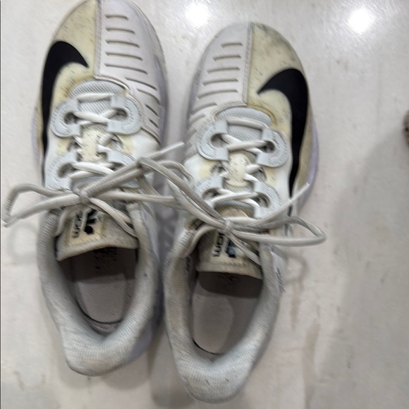 Nike Shoes - Nike Naomi Osaka 6.5 tennis pickleball White and Black Sneakers shoes
